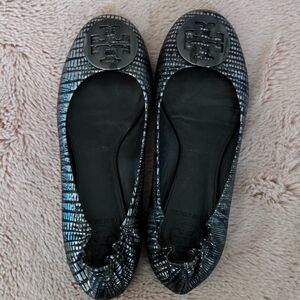 Tory Burch Snake Skin Ballet Flats in Grey/Silver/Black Size 7.5